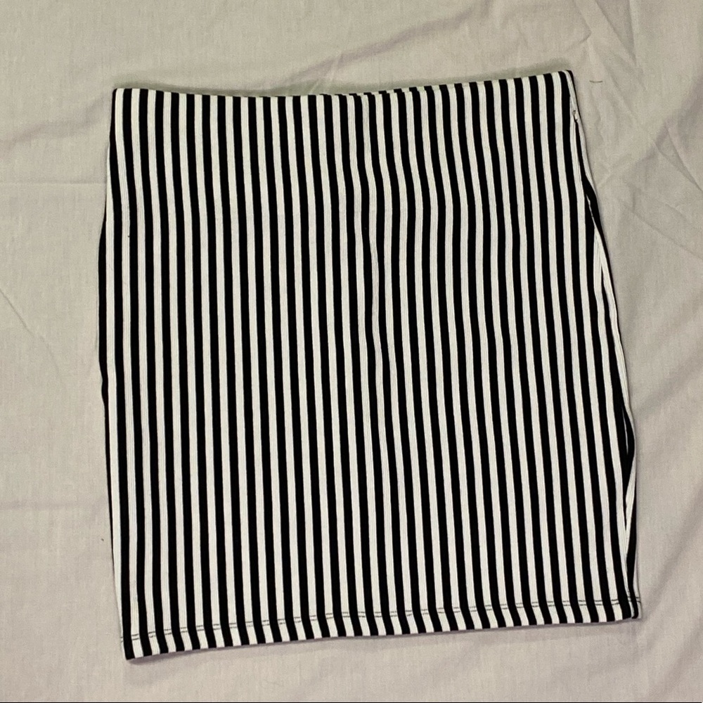Forever 21 Medium mini skirt, Black&White stripes